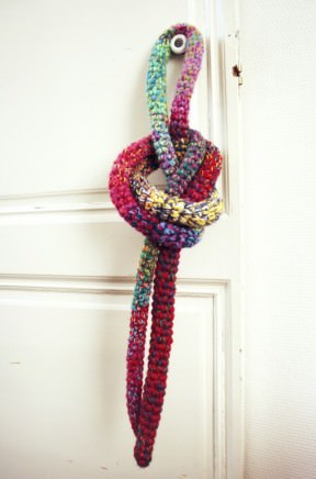 Skipping-rope with leftover yarn