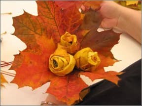 DIY : roses from maple leaves !