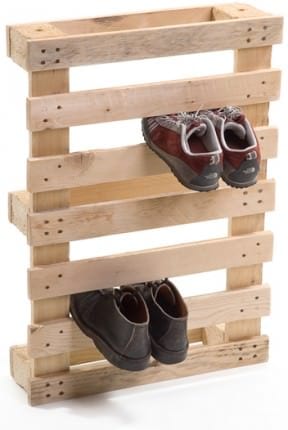 Pallet shoe holder