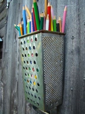 DIY : Cheese grater pencil holder