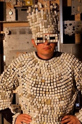 Spectacular Dead Computers Room Installation !