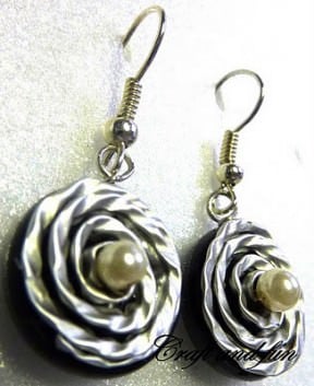 DIY: Recycled coffee capsules earrings