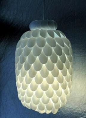 DIY : Plastic spoon chandelier