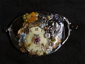 Brooches made of recycled eyeglasses