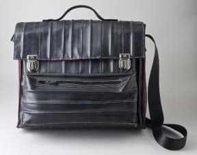 KREJCI BAGS : You see it Black, but it’s Green !