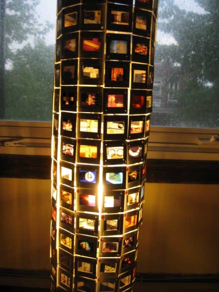 Slides floor lamp