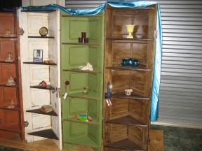 Corner shelves doors