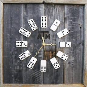 Dominoes clock