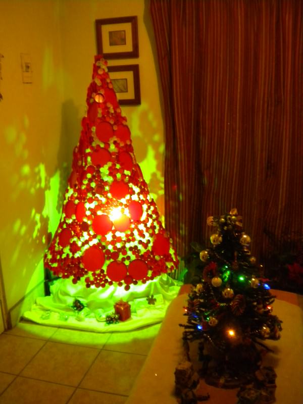 DSCN0010 600x800 Plastic bottle cap Christmas Tree in diy  with DIY Christmas Bottle 