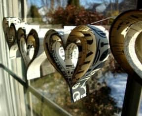 DIY: Valentine’s day paper hearts garland