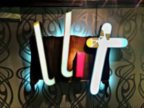 Llit Lamp – Recycling furniture and neon signs