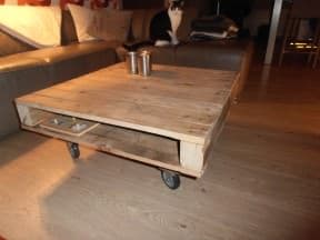 Another pallet coffee table