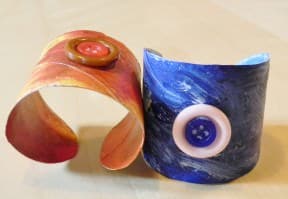 Bracelets with cardboard rolls