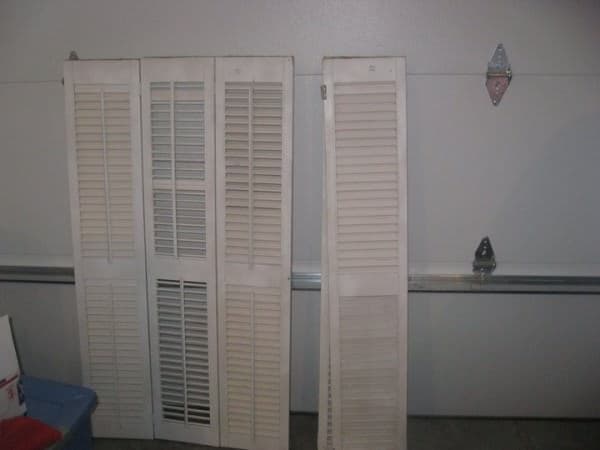 Old Shutters to Headboard 1 &bull; Do-It-Yourself Ideas