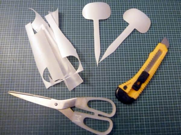 Plant Plugs Made of Shower Gel Bottle 2 &bull; Do-It-Yourself Ideas