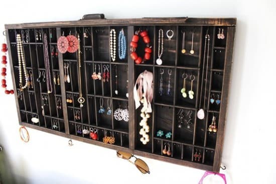 Drawer --> Jewelry Display 1 &bull; Accessories