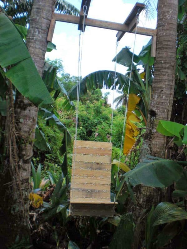 Pallets Outdoor Chair 3 &bull; Do-It-Yourself Ideas