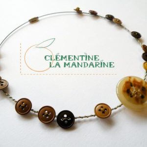 Button Short Crew-neck Necklace 7 &bull; Upcycled Jewelry Ideas