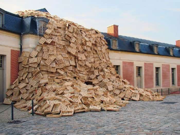 Crates Avalanche in Versailles by Tadashi Kawamata 1 &bull; Interactive, Happening & Street Art