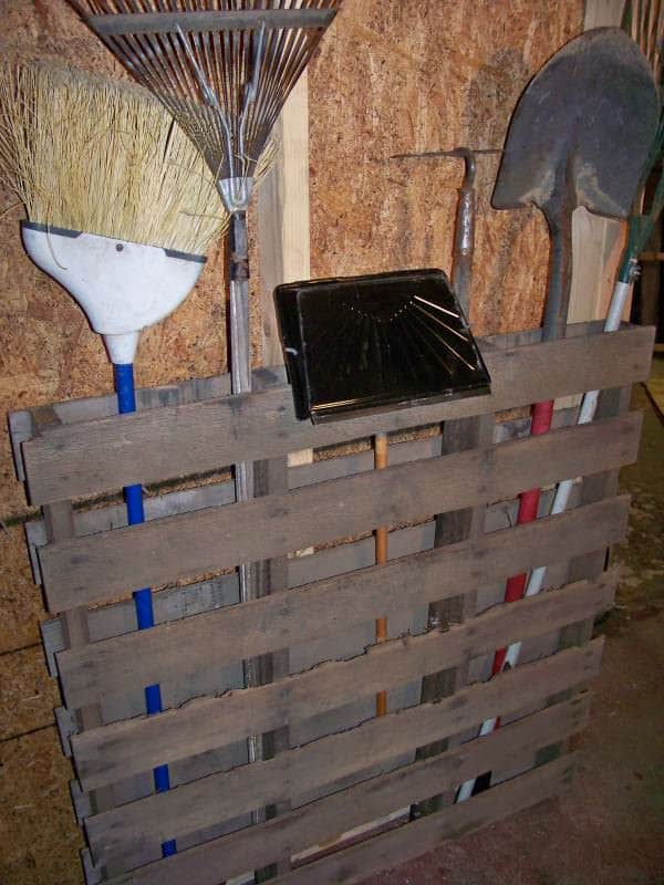 pallet-garden-tools-600x800