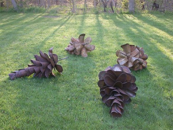 Giant Pine Cones from Old Shovel Blades 3 • Recycled Art • Recyclart plourde-3