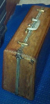 Vintage-stacked-suitecases-C