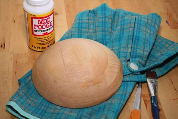 Fabric Jewelry Bowl 2 • Accessories • Recyclart recycled-fabric-bowl-diy-tutorial-trashy-crafter-1