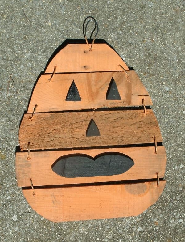2013-Pumpkin-JW-Pallet-Wood-on-pave-016