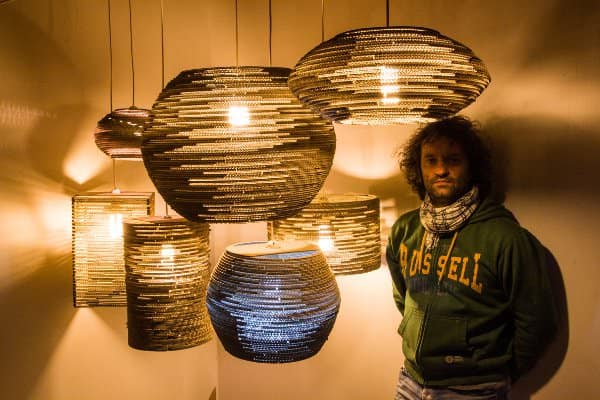 Szaman-z-lampami-z-kartonu-6