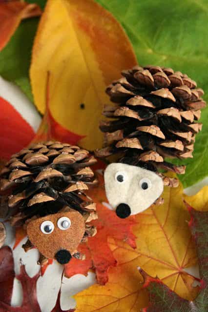 Diy: Pinecone Owl & Hedgehog 2 • Do-It-Yourself Ideas • Recyclart pinecone-hedgies