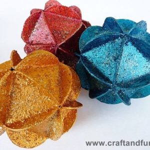 Christmas Ball With Upcycled Cereal Boxe 17 &bull; Do-It-Yourself Ideas