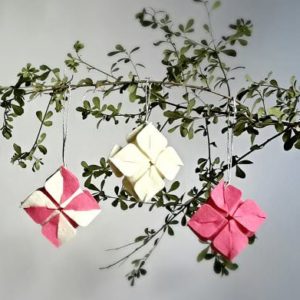 Three Types of Fabric Ornaments 1 &bull; Do-It-Yourself Ideas