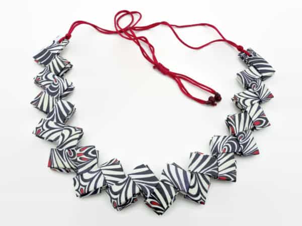 Origami-paper-necklace-with-black-and-white-stripes-zig-zag-shaped