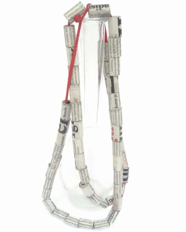 eco-necklace-with-beads-made-out-of-paper-recycled-from-italian-magazine-Internazionale