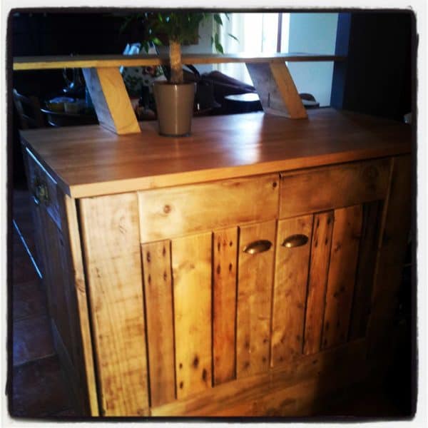 30+ Ways of Reusing Wooden Pallets In Your Kitchen 21 &bull; Recycled Pallets