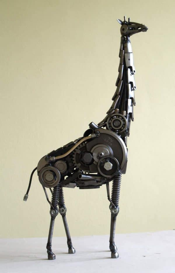 tomas-vitanovsky-makes-animal-sculptures-out-of-scrap-metal-10