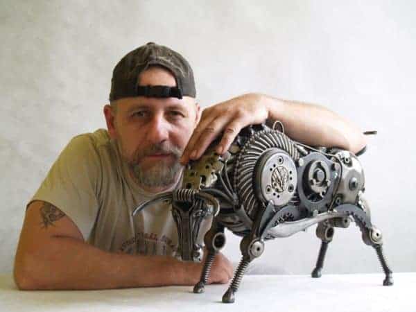 tomas-vitanovsky-makes-animal-sculptures-out-of-scrap-metal-12