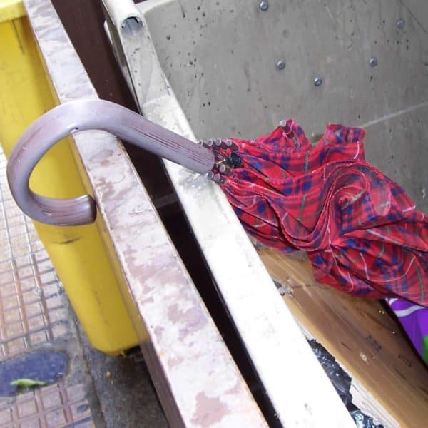 Red Traveller Return Bag: Umbrellas Recycled Into Bags 2 • Accessories • Recyclart 000_0840