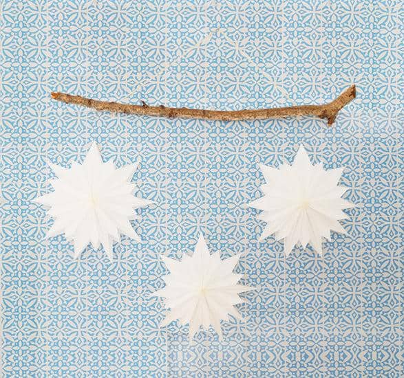 3d Stars out of Upcycled Sandwich Bags Paper 1 • Do-It-Yourself Ideas • Recyclart recyclart.org-3d-stars-out-of-paper-sandwich-bags