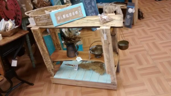 recyclart.org-entry-way-bench