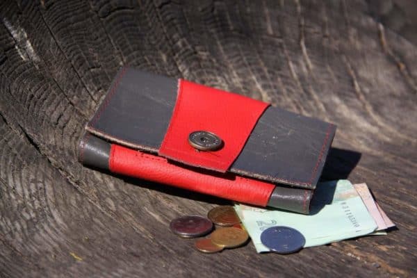 recyclart.org-leather-scrap-into-purse