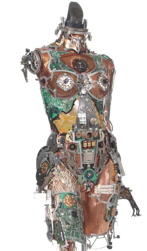 Recycled Art Interview #9: Gabriel Dishaw 4 • Interviews • Recyclart Fembot Upclose 2