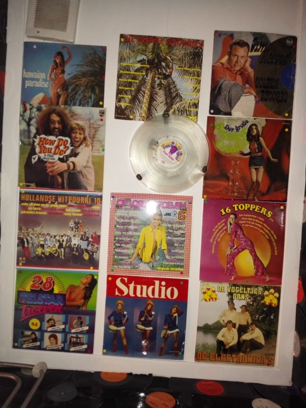 recyclart.org-vinyl-toilet1