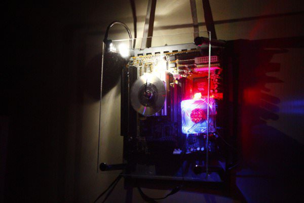 recyclart.org-motherboard-clock-cum-dim-arc-light