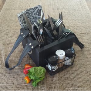 Turn An Old Handbag Into A Picnic Caddy 7 &bull; Garden Ideas