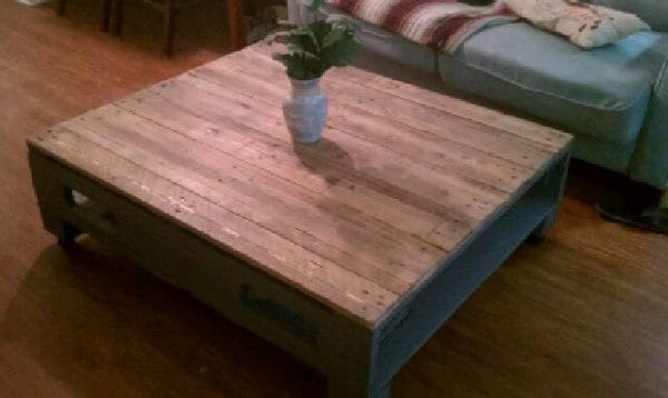 recyclart.org-coffee-table-i-picked-ip-couple-old-pallets