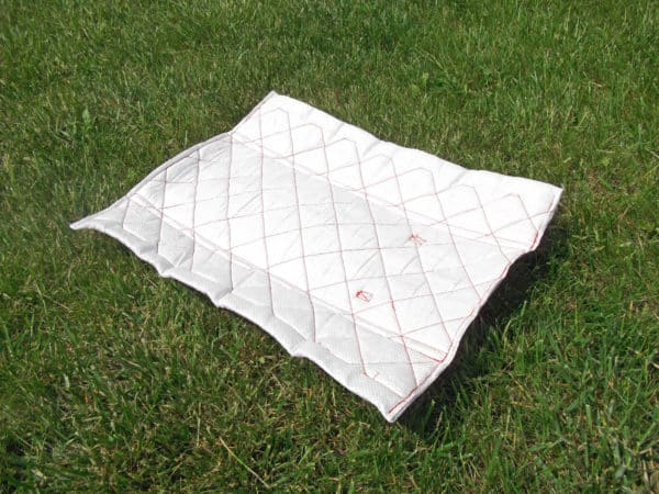 recyclart.org-outdoors-sitting-mat-from-plastic-cement-bag1