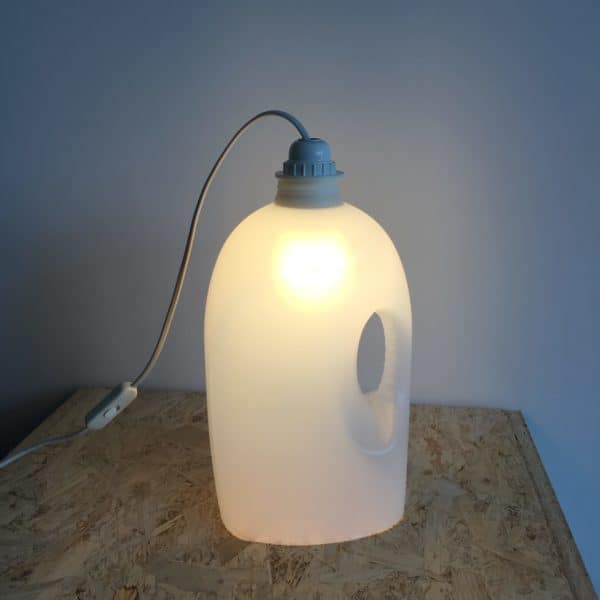 recyclart.org-plastic-bottle-lamp