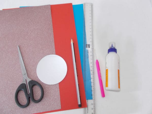 recyclart.org-recycled-diy-projects-how-to-make-plastic-spoons-and-mirror-wall-decor