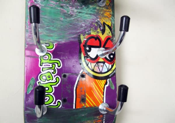 recyclart.org-skateboard-wine-rack-31